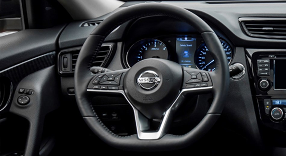 X-Trail D-shaped, leather-wrapped steering wheel